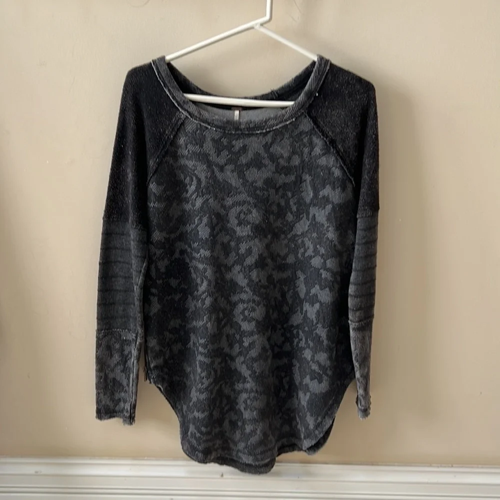 Free People Long sleeve gray sweatshirt Size S